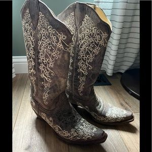 Women’s Corral A1094 Floral Embroidered Distressed Leather Boots Size 10